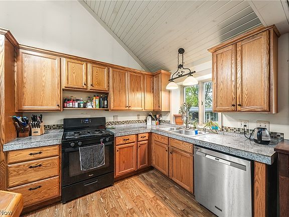 3rd image of 4595 High St