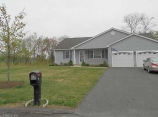 10 Field Cir, Broad Brook, CT 06016