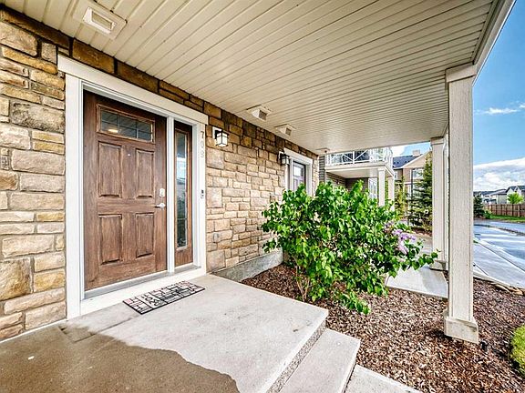 3rd image of 709 W Skyview Ranch Grv NE