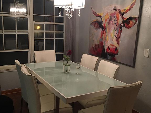 Dining for 6 and many more on the lanai or back yard.