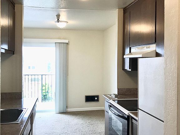 5th image of 190 Eastmoor Ave #12