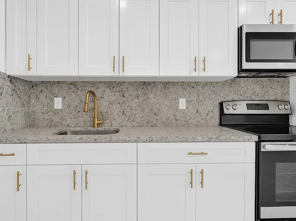 5807 SW 25th St, West Park, FL