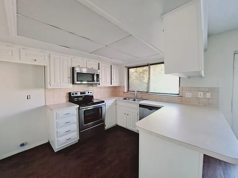 4106 Cedar Creek Dr — Photo 8