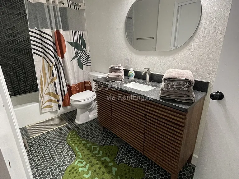 520 Ortiz Dr NE — Photo 23