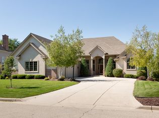 553 Birchwood Dr, Hartland, WI 53029