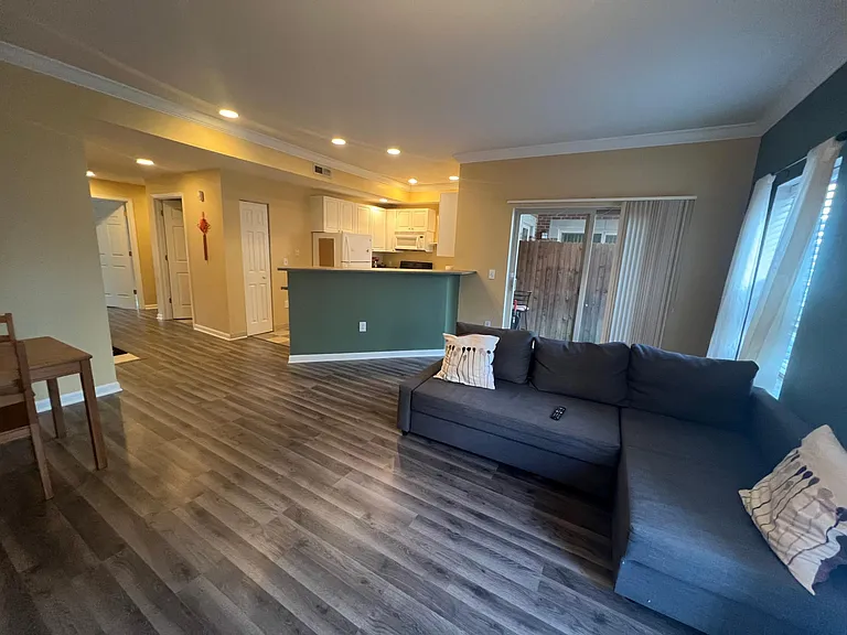 207 E University Ave #6A — Photo 4