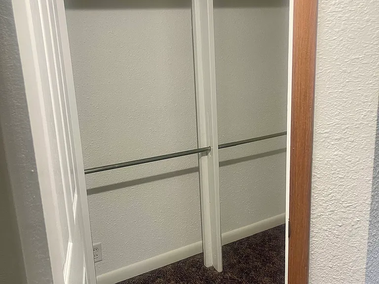 MASTER WALKIN CLOSET