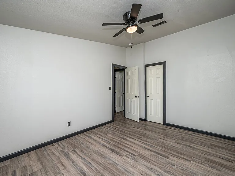 58 Divine Pl — Photo 16