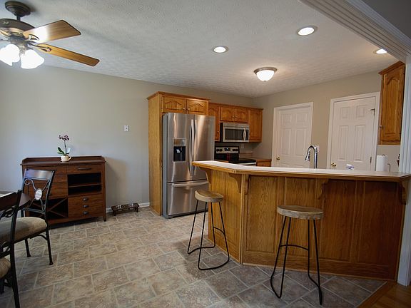 5th image of 294 Erin Cir
