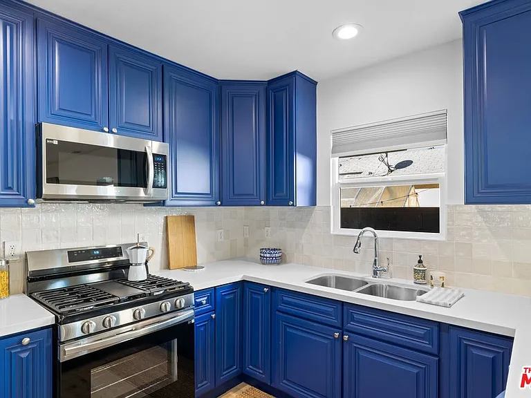 2400 W 74th St — Photo 12
