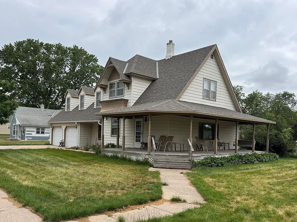 2nd image of 303 W Mariel St