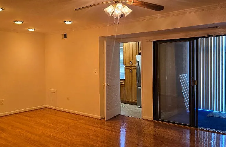 5484 Cedar Ln #B1 — Photo 10