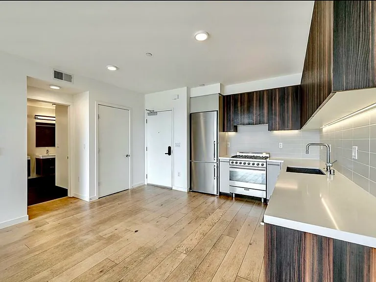 1188 Valencia St #404 — Photo 5