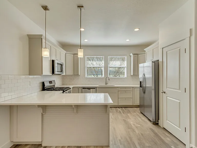 Breakfast Bar/Kitchen