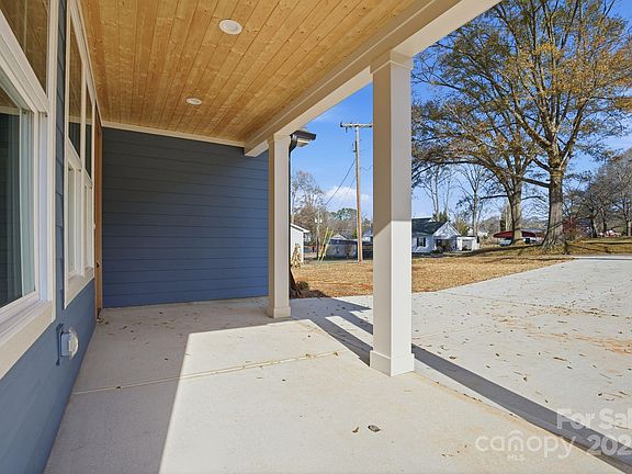 5th image of 10 Barnes Dr