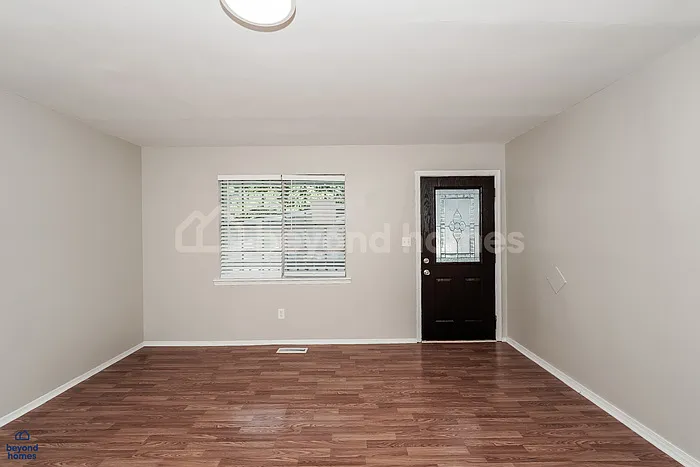 4 bed, 2.0 bath, 1250 sqft, $975 — Photo 3