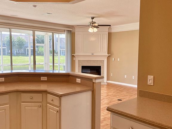 4th image of 11074 Castlemain Cir E