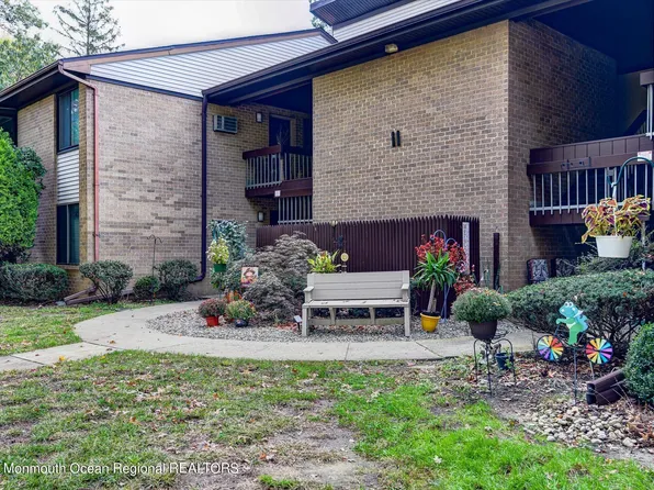 11 Pine Cluster Circle #H, Manalapan, NJ 07726