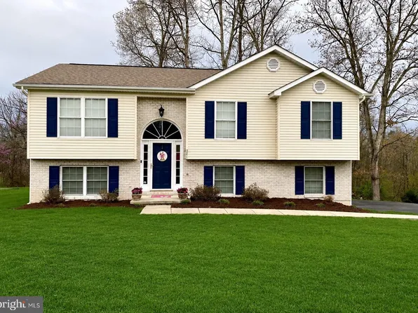 241 Coriander Way, Bunker Hill, WV 25413