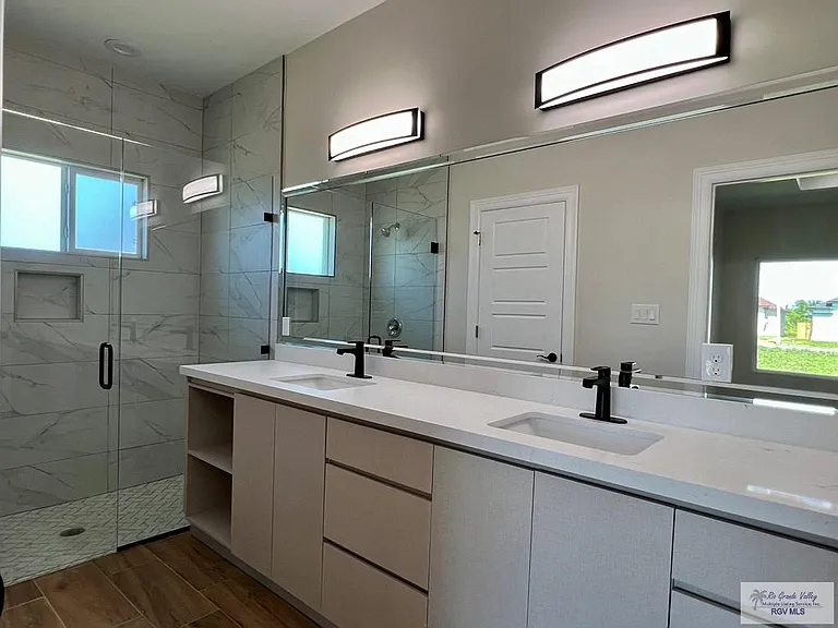 5105 Red River Cir #5105 — Photo 10