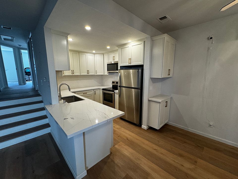 1st image of 409 Kenbrook Cir