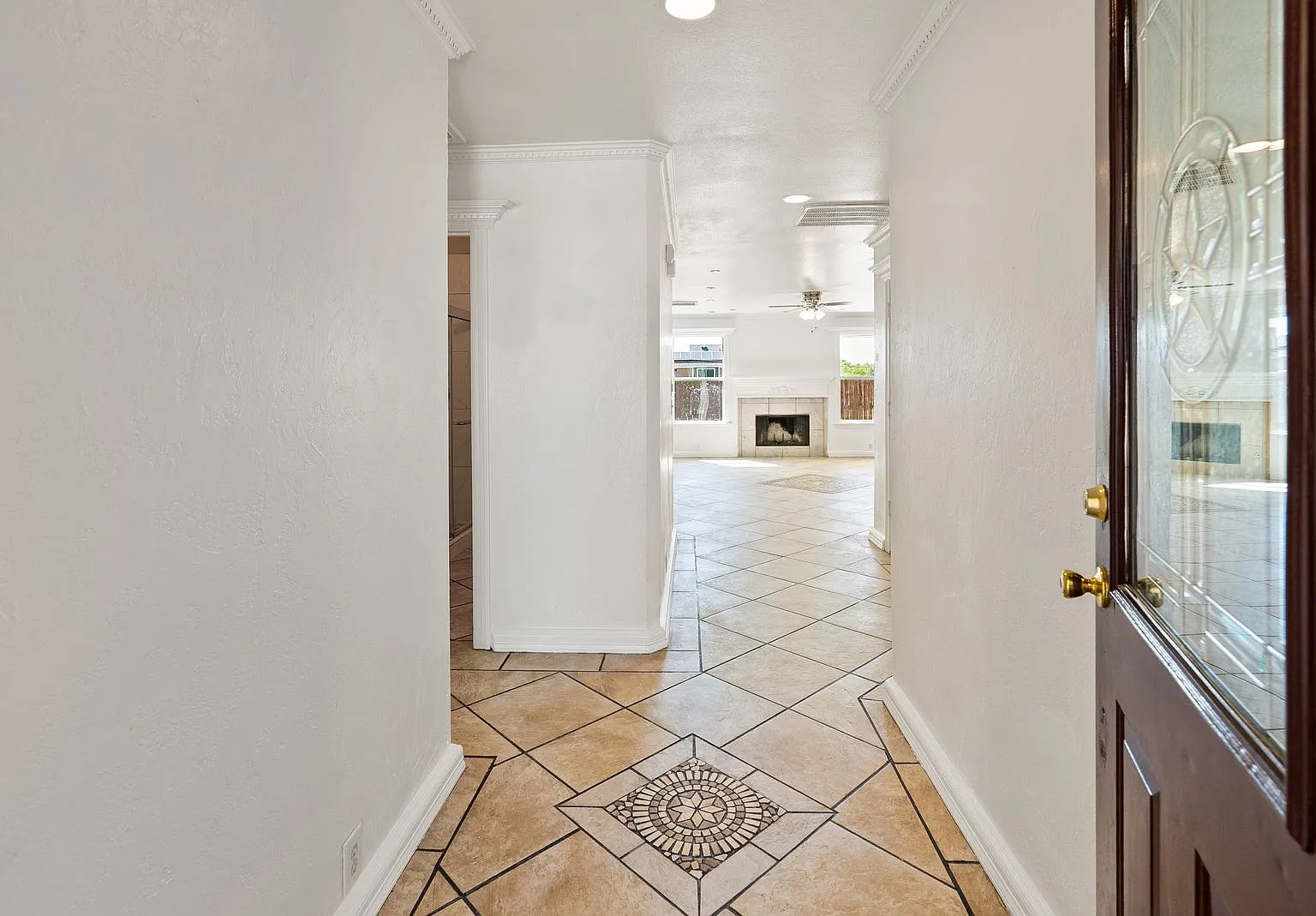 3 bed, 1402 sqft, $1,700 — Photo 3