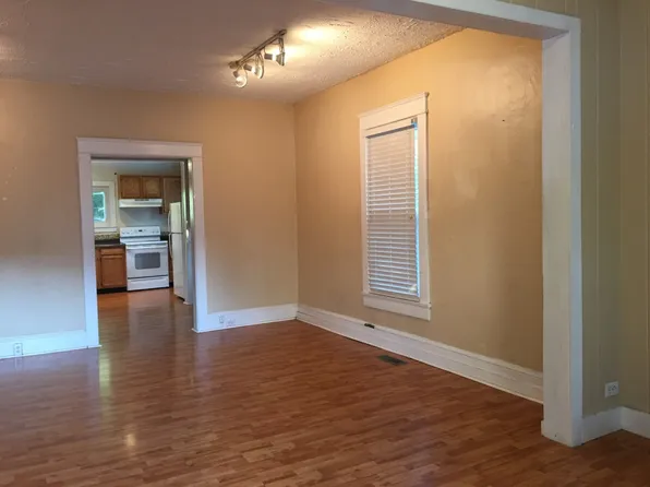 2818 Valley View Dr, Knoxville, TN 37917