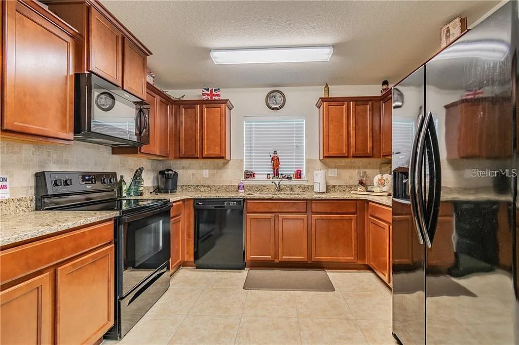 3 bed, 1629 sqft, $1,950 — Photo 3