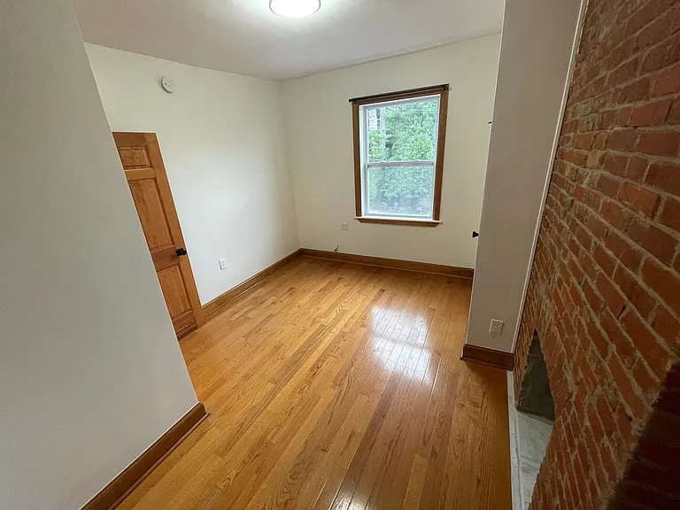 3 Unit Apartment Building in the Heart of the Bellevue area of Pittsburgh — Photo 20