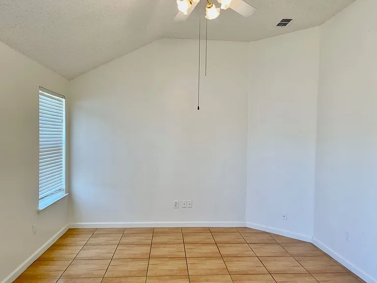 1008 Rock Springs Dr — Photo 21