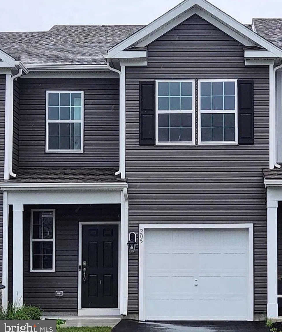 3 bed, 2.5 bath, 1484 sqft, $2,700 — Photo 1