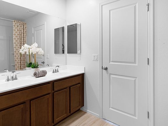 Dual-sink vanity at primary bath