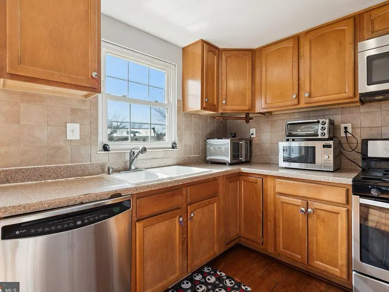 Macnamara Dr — Photo 13