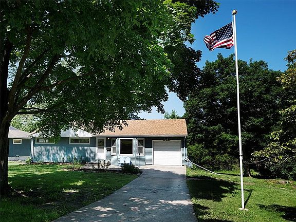 3rd image of 400 Lacy Ln
