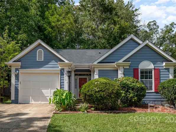 8619 Lockerbie Ln, Charlotte, NC 28215