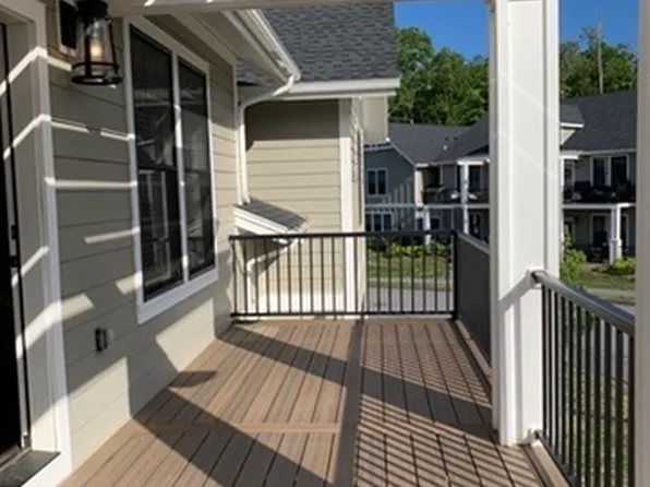 501 Edgewater Cir #G, East Hampton, CT 06424