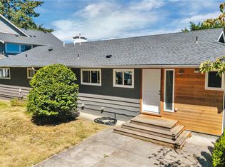5620 Hammond Bay Rd, Nanaimo, BC V9T5N2