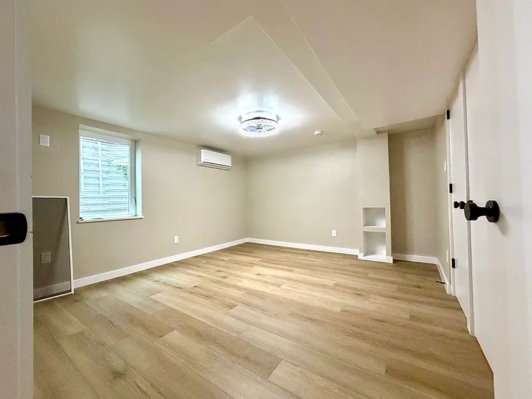 370 King St #B — Photo 9