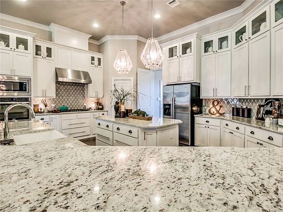 5th image of 19105 Chestnut Oak Dr