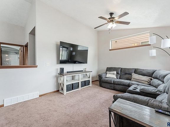 5th image of 424 Lien Ave