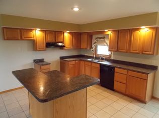 19 Thompson Dr, Palo, IA 52324
