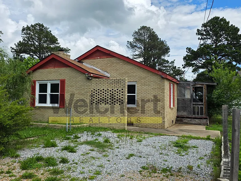2106 Maurice St — Photo 1