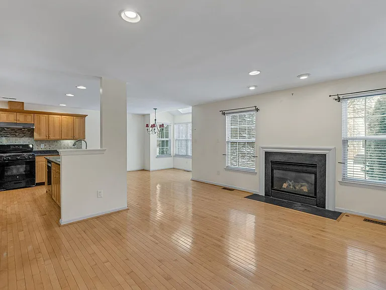 4 Hogan Way — Photo 6