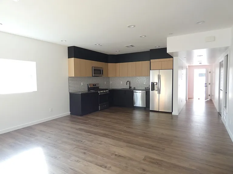 6034 Craner Ave — Photo 17