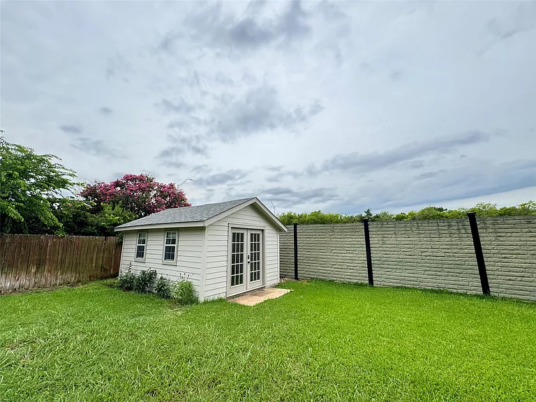 1212 Leah Ln — Photo 17