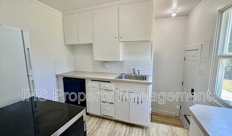 1209 Stevens Dr — Photo 11