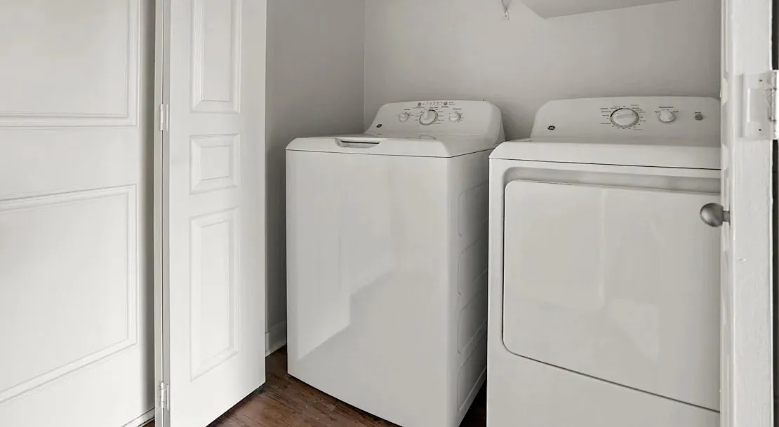 1 bed, 598 sqft, $1,242 — Photo 2