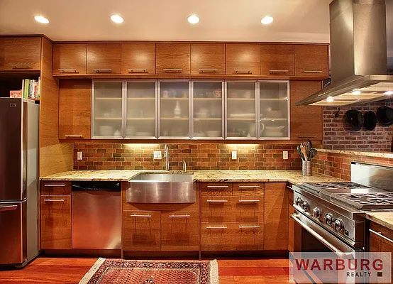 Sold by Warburg | media 18