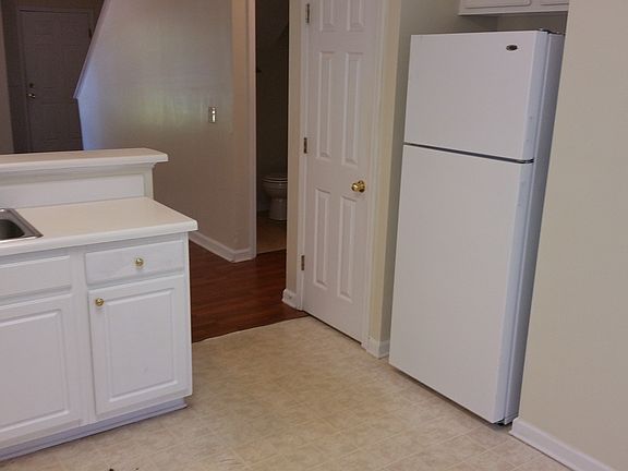 5th image of 275 Coral Cir