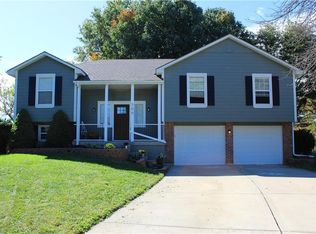 700 NE Hunters Cir, Blue Springs, MO 64014